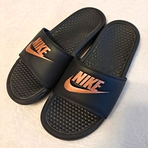 NIKE SLIDES